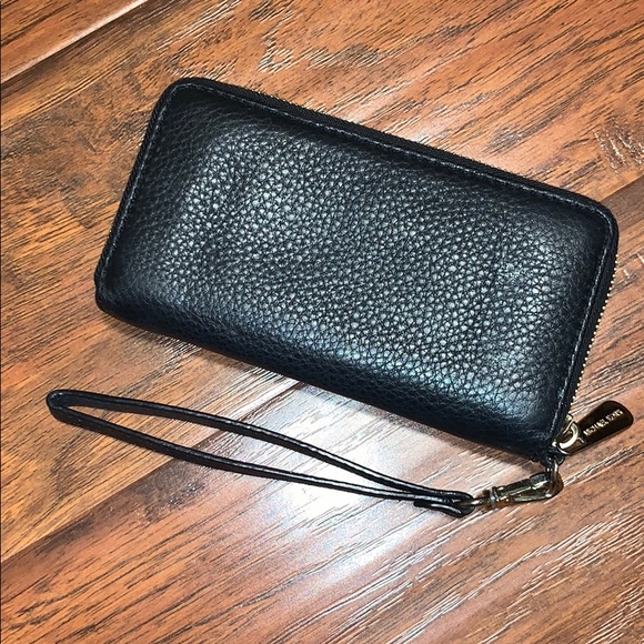 Michael Kors Black Wallet Wristlet - Picture 4 of 8